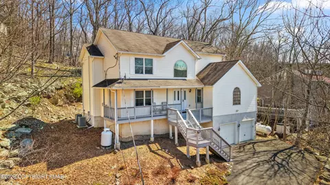 226 Regent St, Bushkill, PA 18324