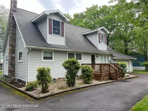 147 Summit Ave, Pocono Summit, PA 18346