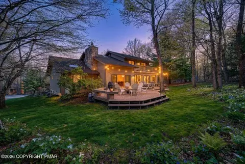 96 Wolf Hollow Rd, Lake Harmony, PA 18624