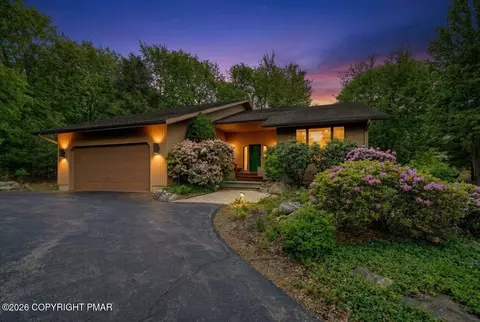 96 Wolf Hollow Rd, Lake Harmony, PA 18624