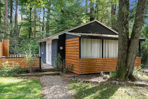 111 Sweet Pea Ln, Pocono Pines, PA 18350