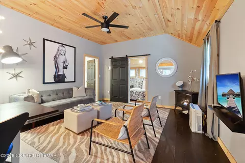 112 Sweet Pea Ln, Pocono Pines, PA 18350