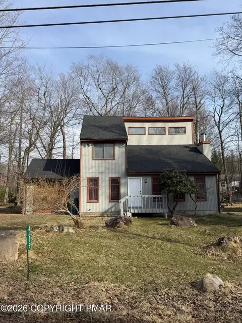 4619 Burnside Dr, Tobyhanna, PA 18466