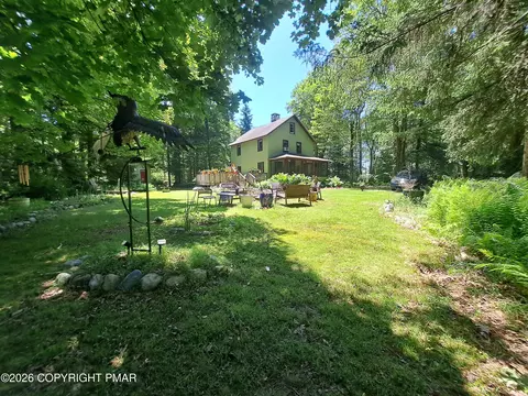 147 State Ave, Pocono Pines, PA 18350