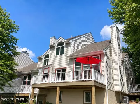 52 Laurelwoods Dr, Lake Harmony, PA 18624