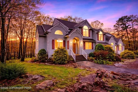 52 Laurelwoods Dr, Lake Harmony, PA 18624