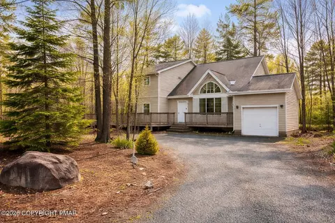 504 Galion Dr, Tamiment, PA 18371