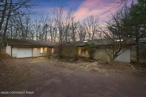 281 Forest Dr, Canadensis, PA 18325
