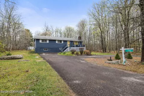 124 Shawnee Dr, Pocono Lake, PA 18347