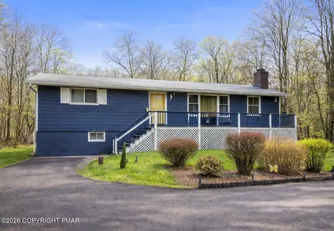 124 Shawnee Dr, Pocono Lake, PA 18347