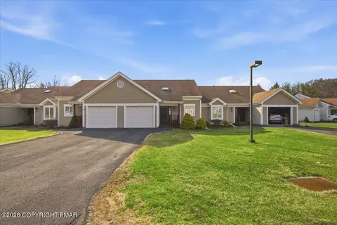 114 Duck Hollow Cir, Stroudsburg, PA 18360