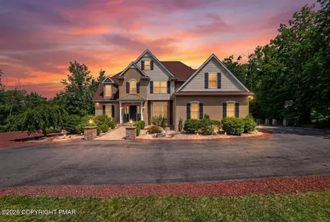 389 Joanne Ct, Bartonsville, PA 18321