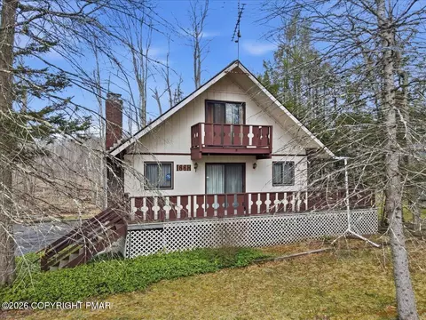 8252 Natures Dr, Tobyhanna, PA 18466