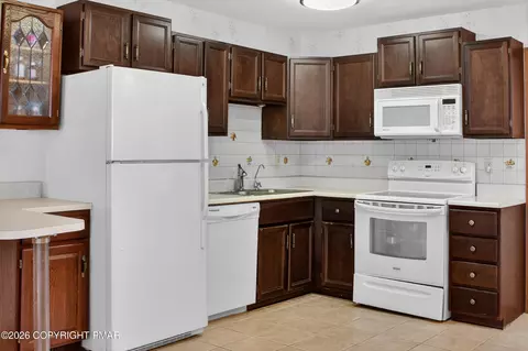 Kitchen - 211 Falls Cir, Bushkill, PA 18324 photo 2 of 3