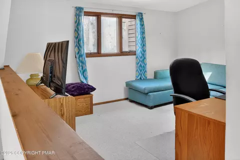 Bedroom - 211 Falls Cir, Bushkill, PA 18324 photo 4 of 5