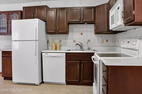 Kitchen - 211 Falls Cir, Bushkill, PA 18324 photo 3 of 3