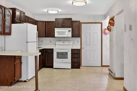 Kitchen - 211 Falls Cir, Bushkill, PA 18324 photo 1 of 3