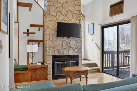Living - 211 Falls Cir, Bushkill, PA 18324 photo 1 of 5