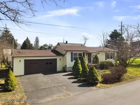 605 5th St, Matamoras, PA 18336