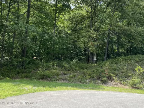 130 High Mountain Ln, Tannersville, PA 18372