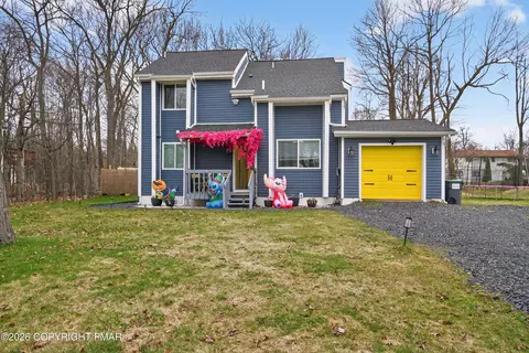 1070 Seven Nations Dr, Tobyhanna, PA 18466