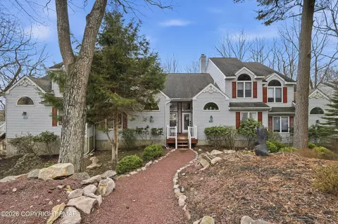 136 Laurelwood Dr, Lake Harmony, PA 18624