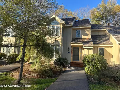 844 Crest Pines Ln, Long Pond, PA 18334