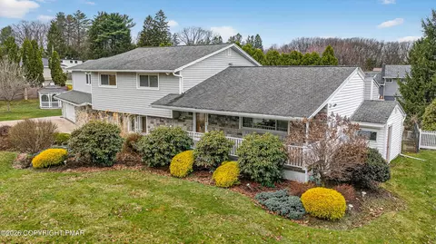219 Lake Scranton Rd, Scranton, PA 18505