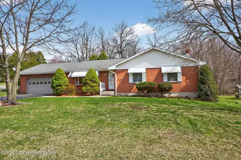 811 Hawthorne Ln, Pen Argyl, PA 18072