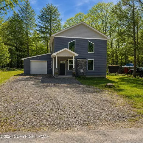 1073 W Side Dr, Newfoundland, PA 18445