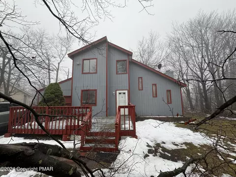 9193 Buttonwood Ct, Tobyhanna, PA 18466