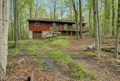 188 Mountainside Dr, Gouldsboro, PA 18424
