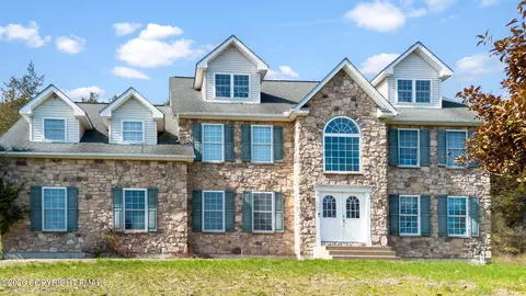 137 Old Kettle Ct, Stroudsburg, PA 18360