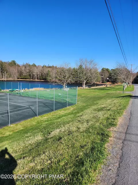 15 W Sir Bradford Rd 15 Rd, Pocono Lake, PA 18347