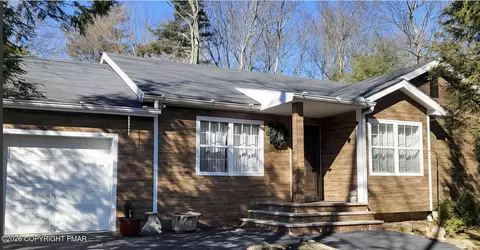 1173 Thunder Dr, Pocono Summit, PA 18346