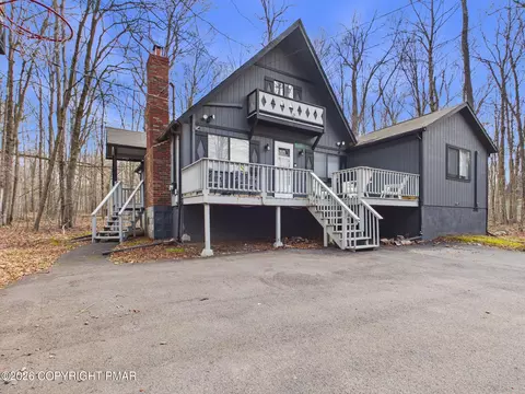 222 Croasdale Ct, Pocono Lake, PA 18347