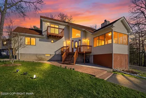 110 Bexhill Ct, Bushkill, PA 18324