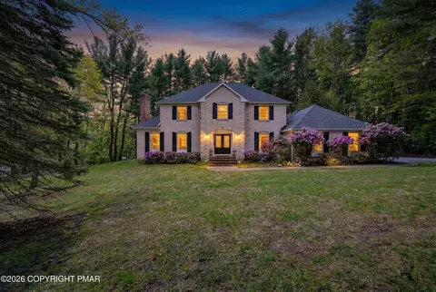 321 Evergreen Dr, Stroudsburg, PA 18360