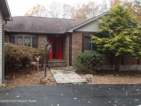 1241 Scotrun Dr, Scotrun, PA 18355
