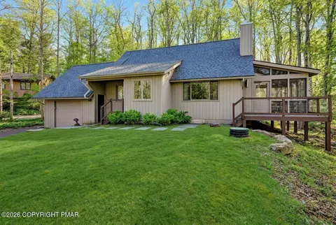 312 Foxglove Pl, Pocono Pines, PA 18350