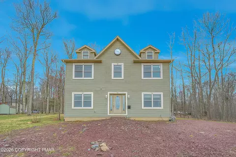958 Arrowhead Dr, Pocono Lake, PA 18347