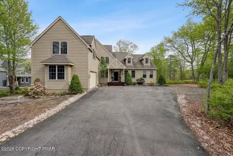 102 Pine Needle Ln, Pocono Pines, PA 18350