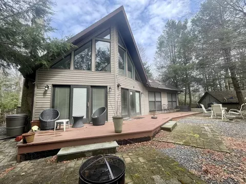 5144 Hounds Ear Rd, Tobyhanna, PA 18466