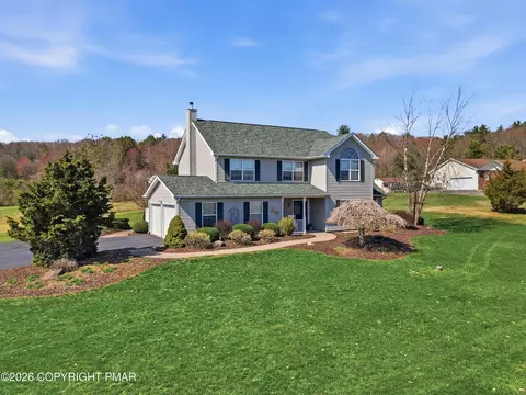 624 Marion Ln, Brodheadsville, PA 18322