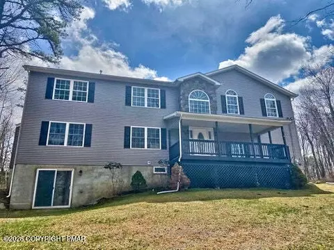 1214 Clover Rd, Long Pond, PA 18334