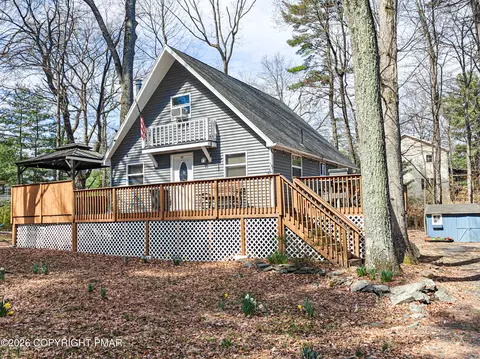 107 Snowshoe Dr, Dingmans Ferry, PA 18328