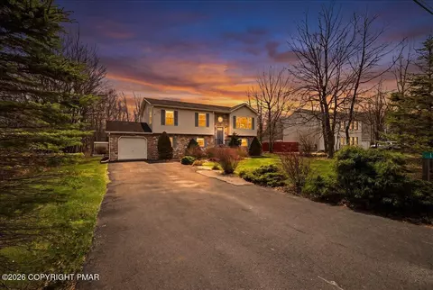 1216 Glade Dr S, Long Pond, PA 18334