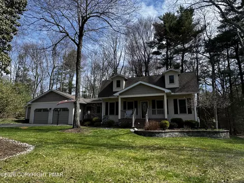 2656 Rising Hill Dr, Saylorsburg, PA 18353