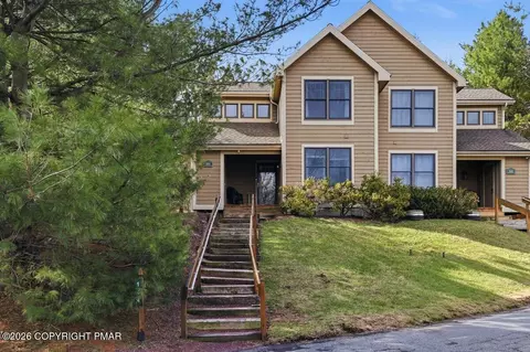 144 Pine Ct, Tannersville, PA 18372
