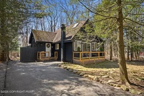 5306 Hummingbird Dr, Pocono Summit, PA 18346